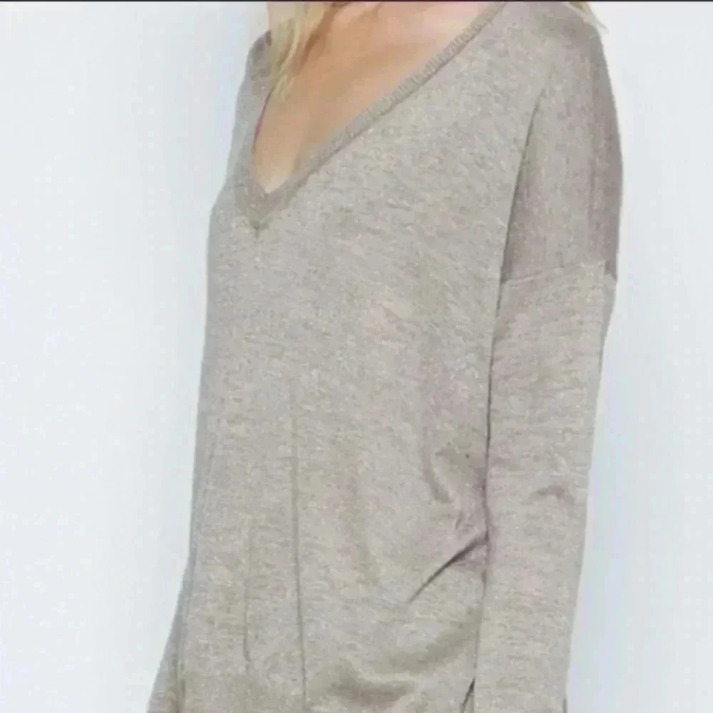 Joie Calee V-Neck Knit Sweater in Beige/Gold Size S
